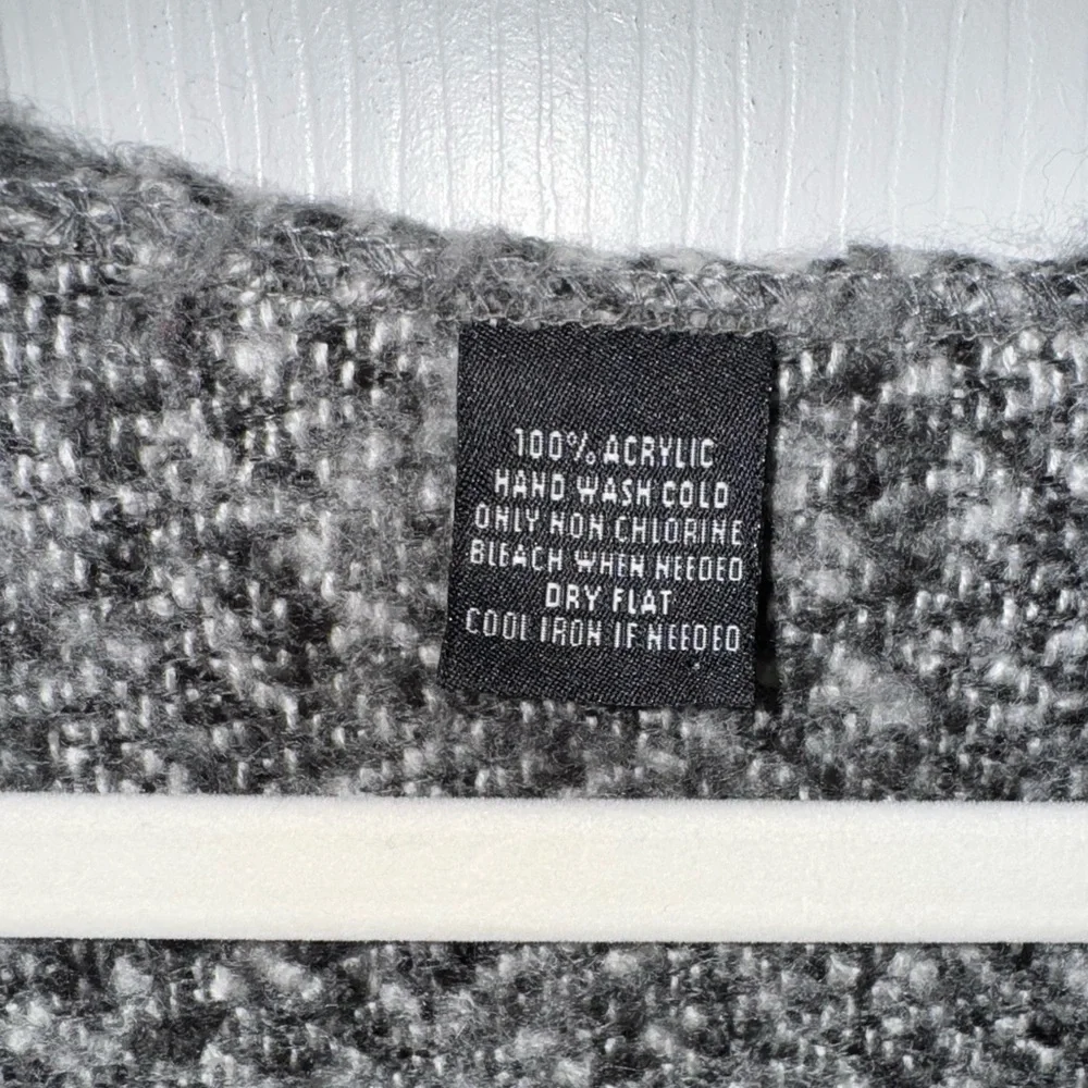 Fraas Fringed Poncho Ruana Sweater Gray White Fall Winter Travel